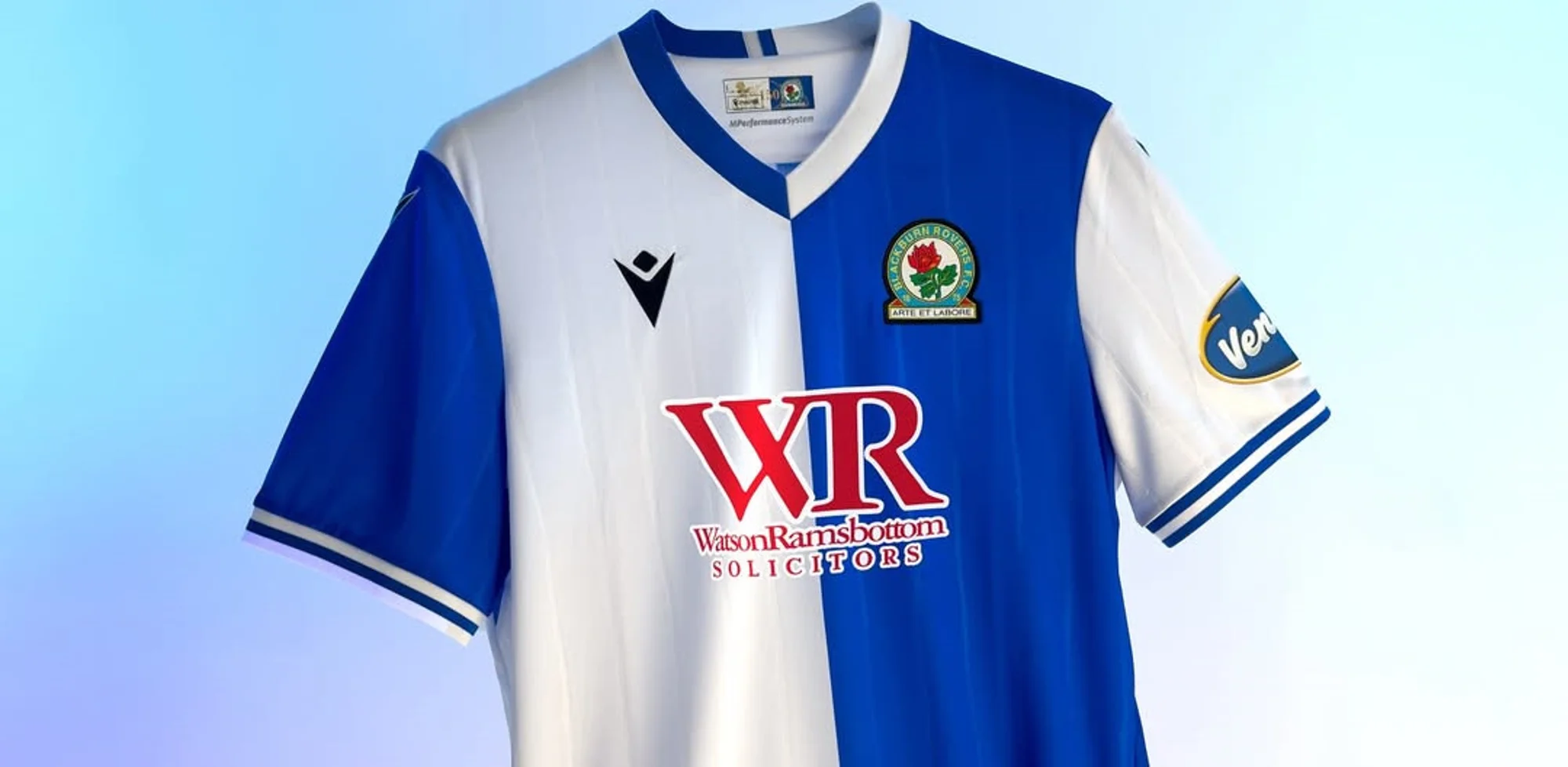 Blackburn Rovers presenta sus camisetas 2025-2026 en honor a su 150 aniversario