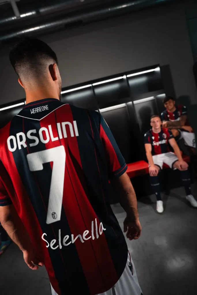 Bologna FC 1909 presenta sus camisetas 2025-2026 con el parche de la Coppa Italia