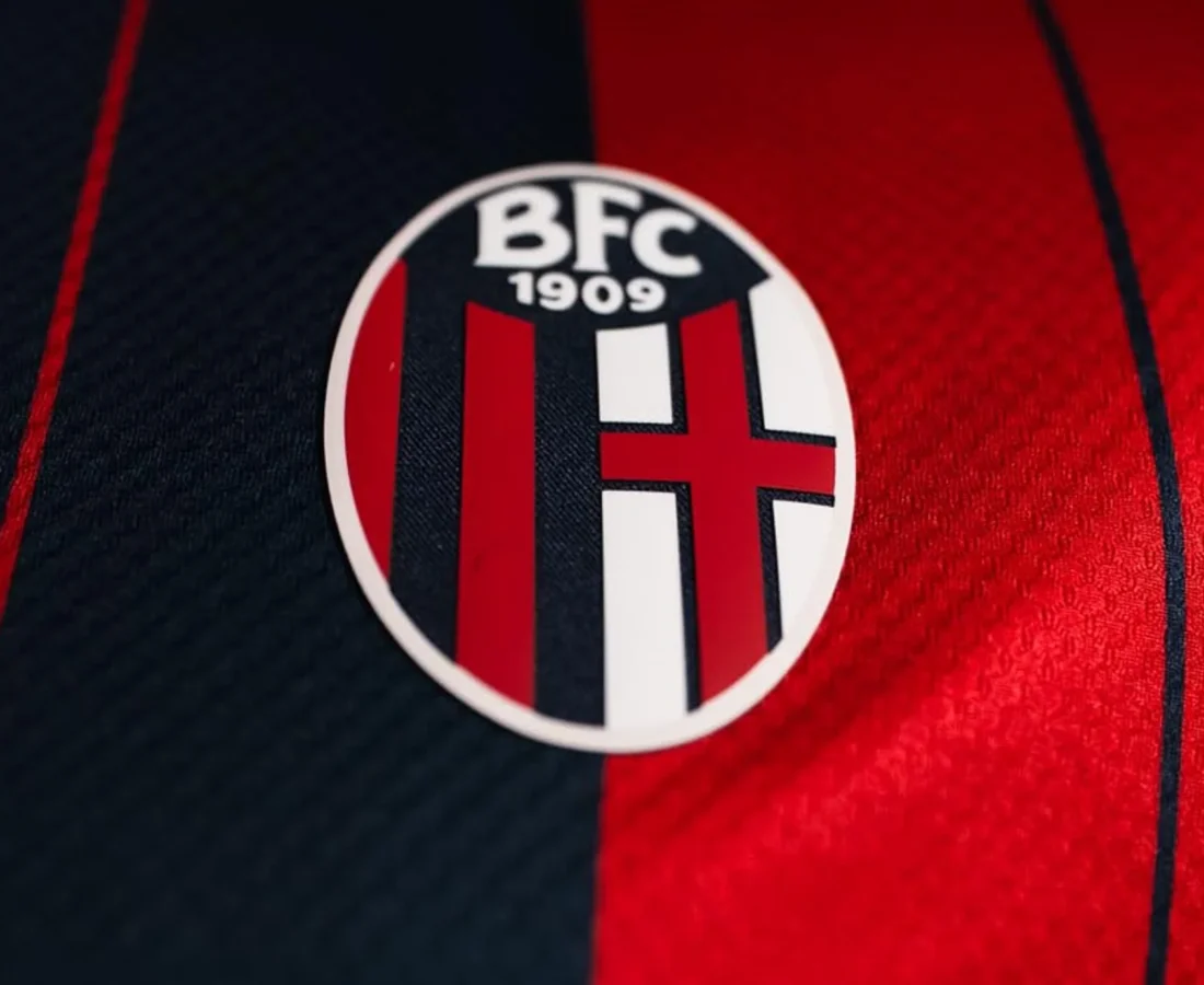 Bologna FC 1909 presenta sus camisetas 2025-2026 con el parche de la Coppa Italia
