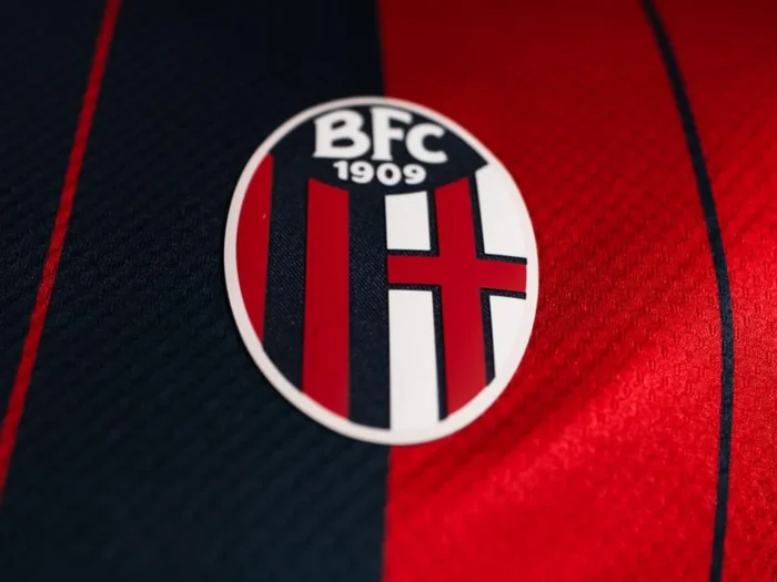 Bologna FC 1909 presenta sus camisetas 2025-2026 con el parche de la Coppa Italia