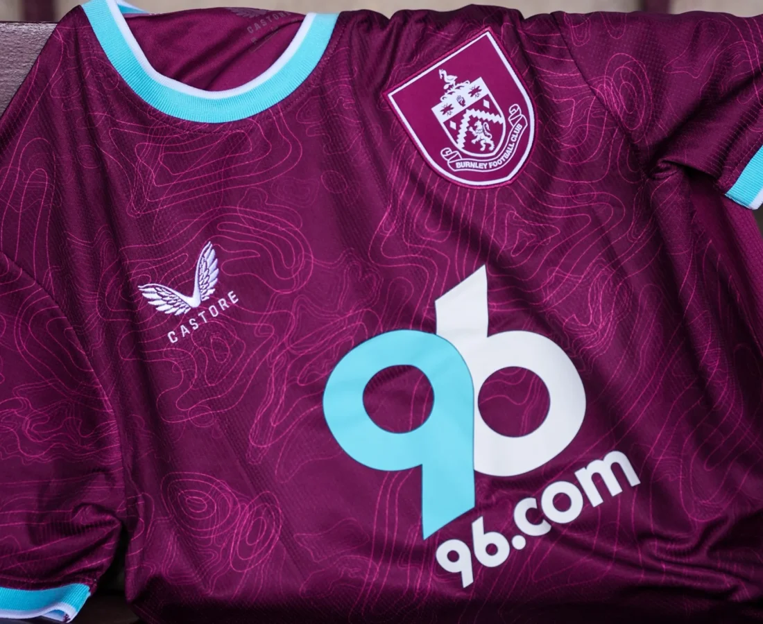 Burnley FC presenta su camiseta 2025-2026, inspirada en el paisaje de Lancashire