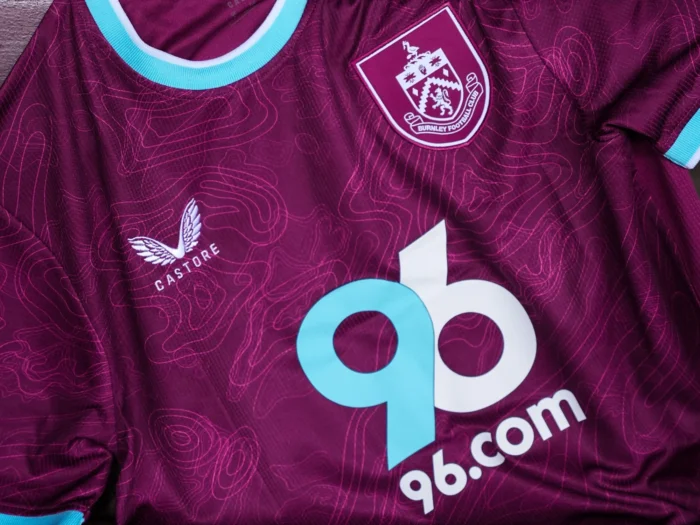 Burnley FC presenta su camiseta 2025-2026, inspirada en el paisaje de Lancashire