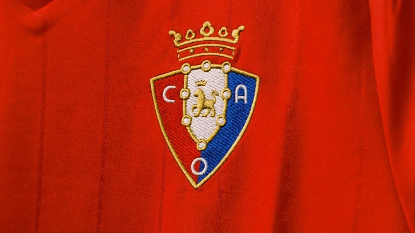 Las camisetas del CA Osasuna 2025-2026 miran a los años ochenta