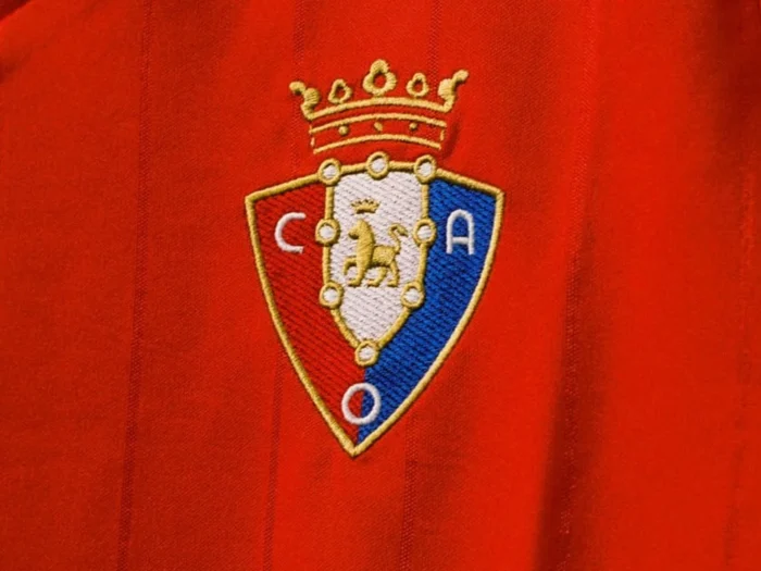 Las camisetas del CA Osasuna 2025-2026 miran a los años ochenta
