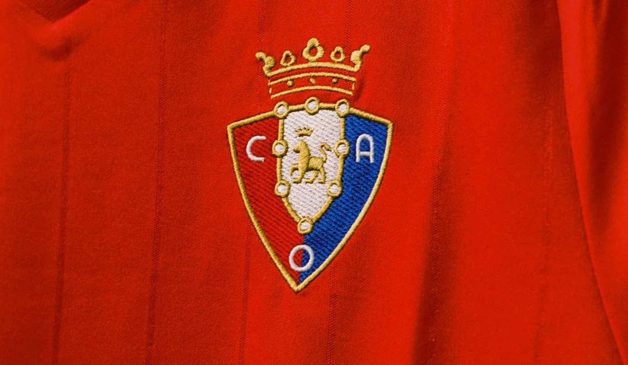 Las camisetas del CA Osasuna 2025-2026 miran a los años ochenta