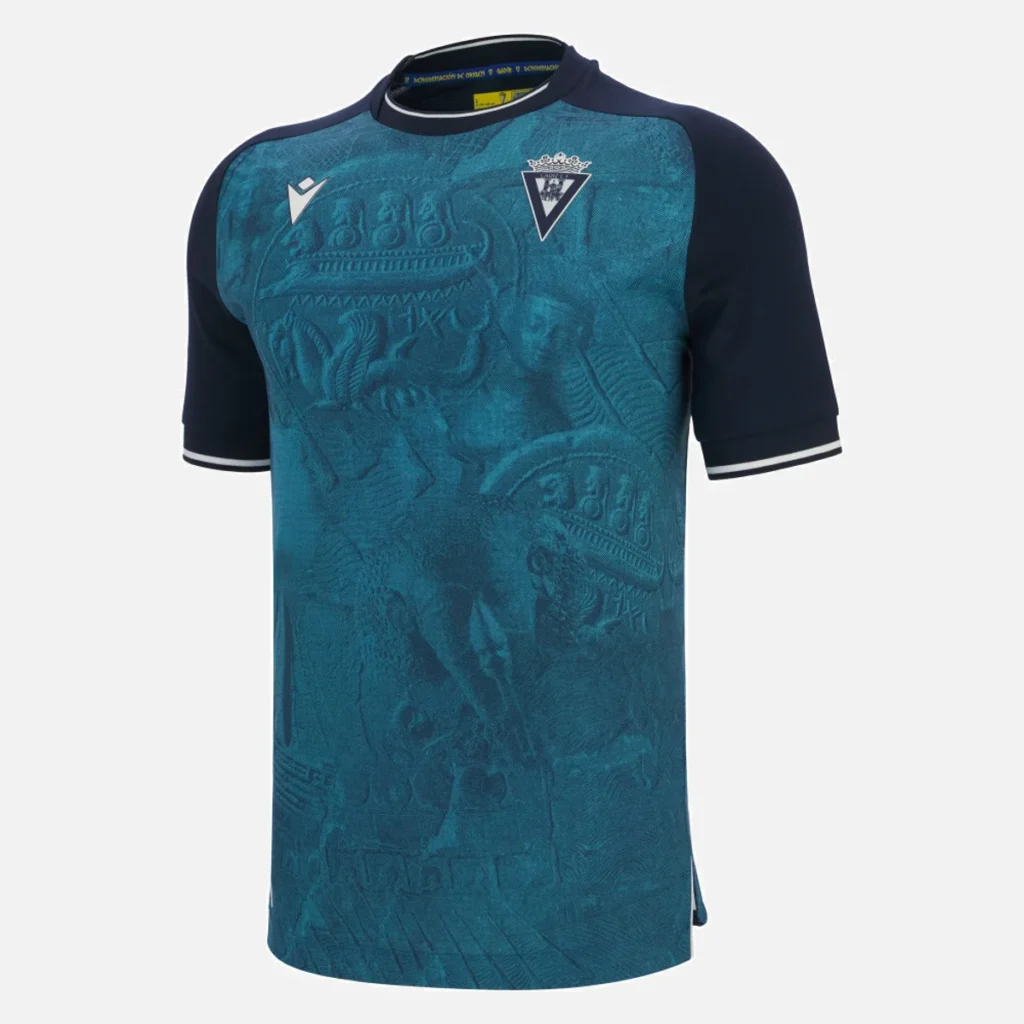 El Cádiz CF presenta sus camisetas 2025-2026 con un homenaje a los fenicios