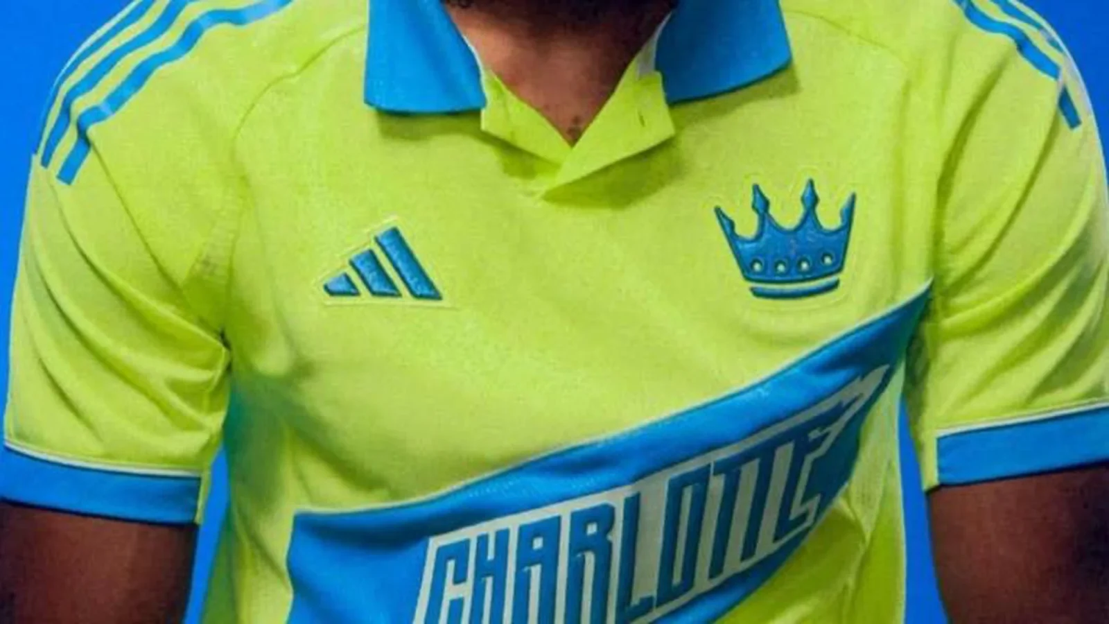 Charlotte FC presenta su tercera camiseta 2025-2026, la Heritage Kit en verde lima y azul
