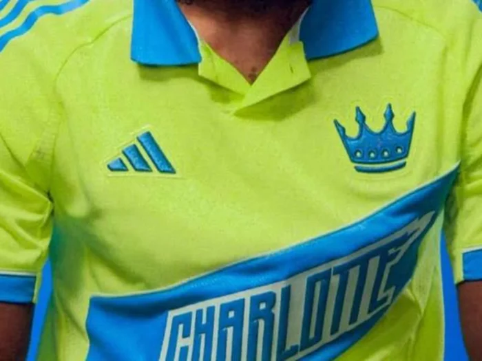 Charlotte FC presenta su tercera camiseta 2025-2026, la Heritage Kit en verde lima y azul