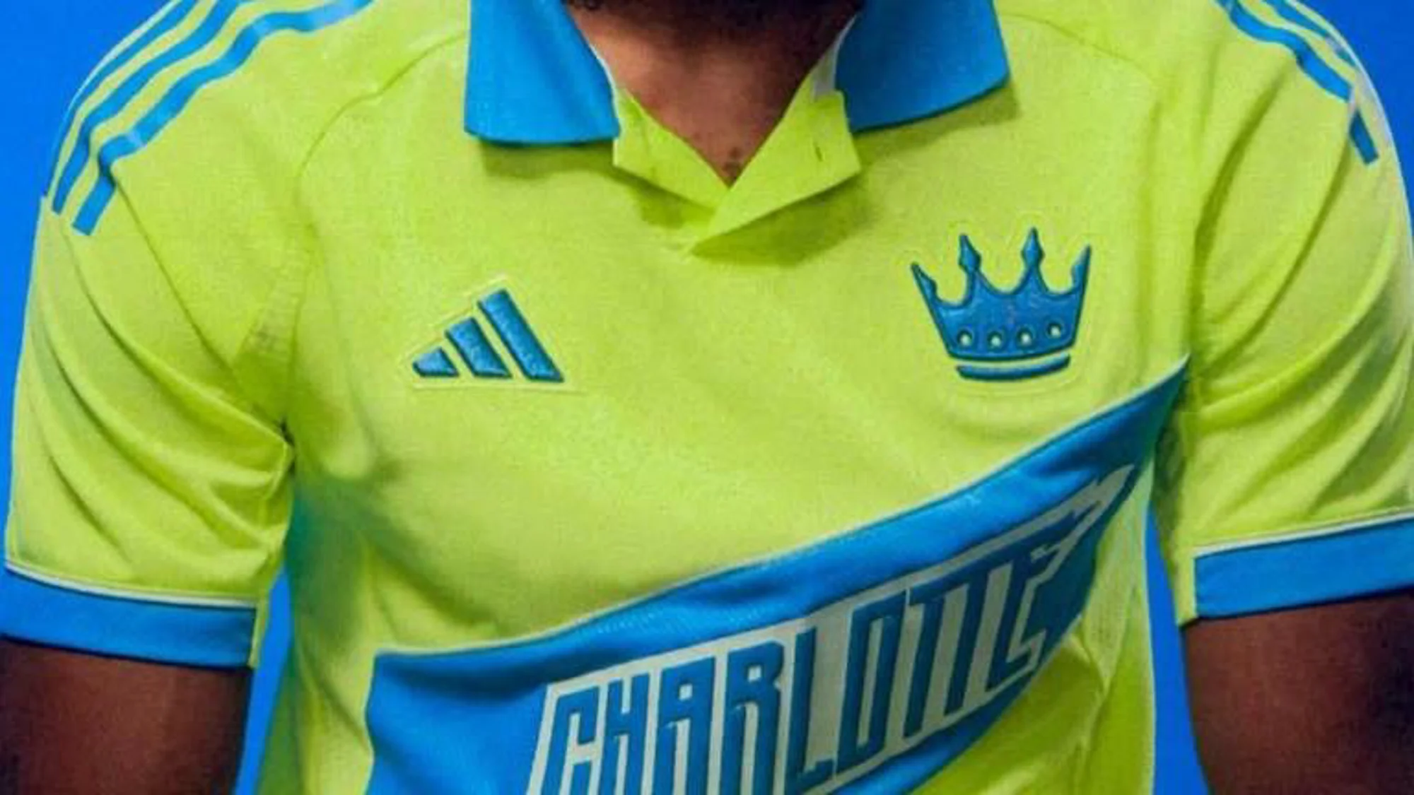 Charlotte FC presenta su tercera camiseta 2025-2026, la Heritage Kit en verde lima y azul