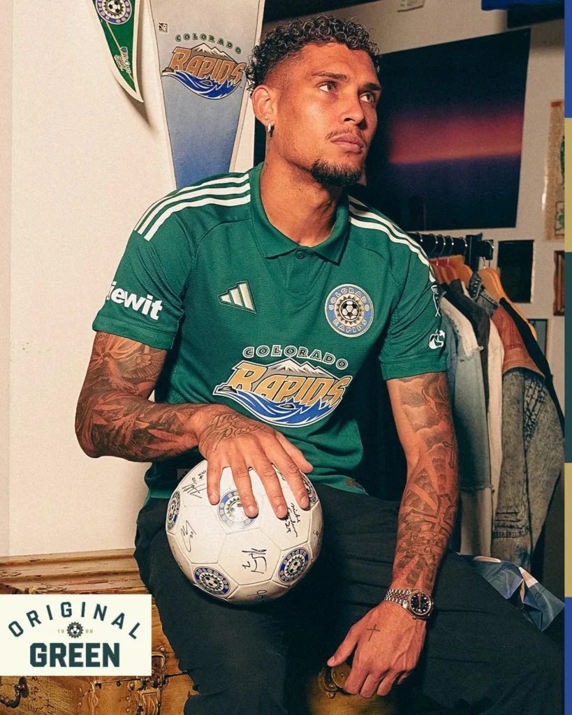 Colorado Rapids presenta su tercera camiseta 2025-2026, inspirada en la de 1996