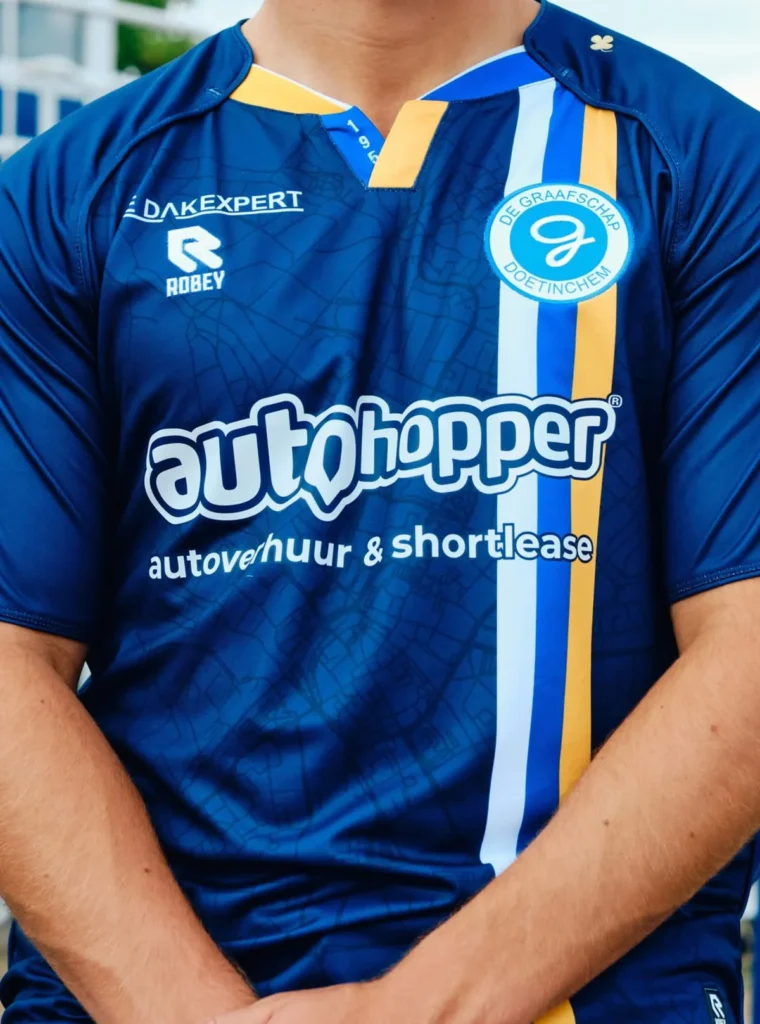 De Graafschap presenta camisetas 2025-2026 inspiradas en la Achterhoek y Doetinchem