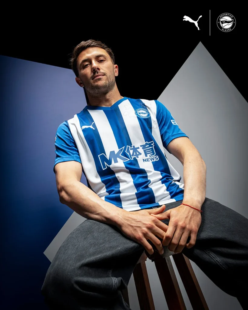 Las camisetas del Deportivo Alavés 2025-2026 recuerdan la final de 2001