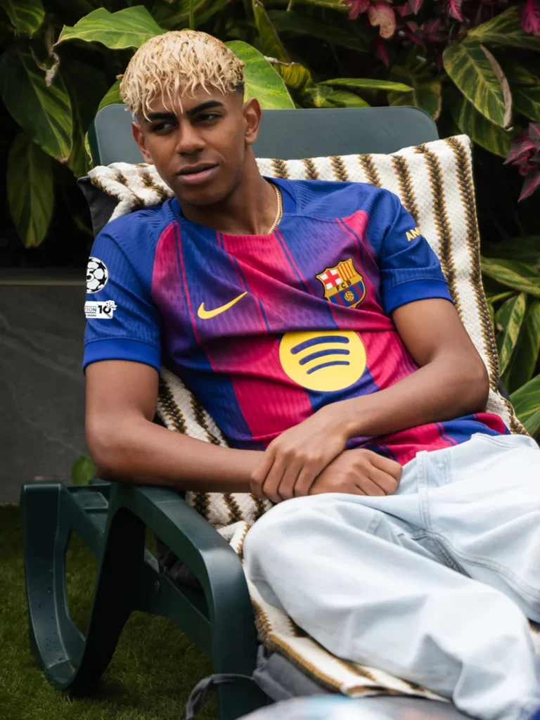La camiseta local del FC Barcelona 2025-2026 estrena franjas blaugrana con degradado