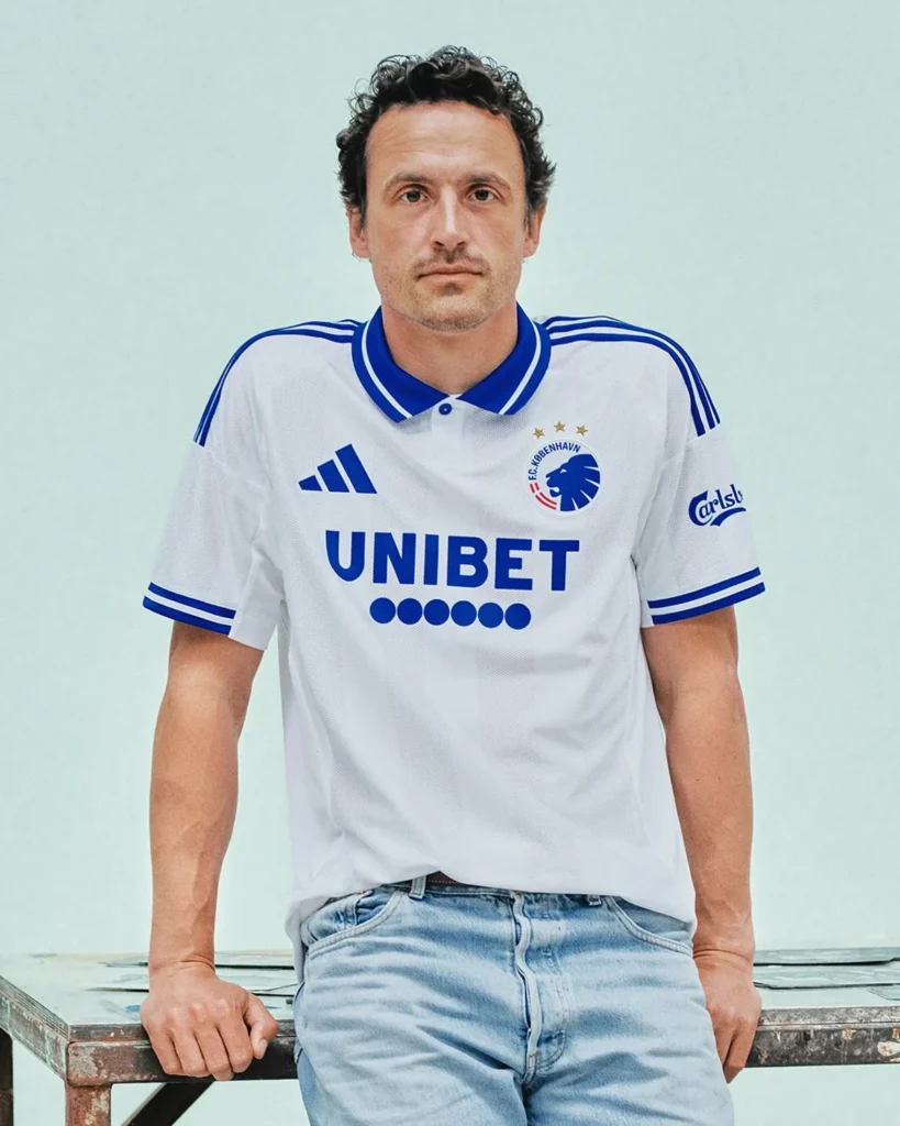 El FC Copenhague rinde homenaje a los años noventa con su camiseta 2025-2026