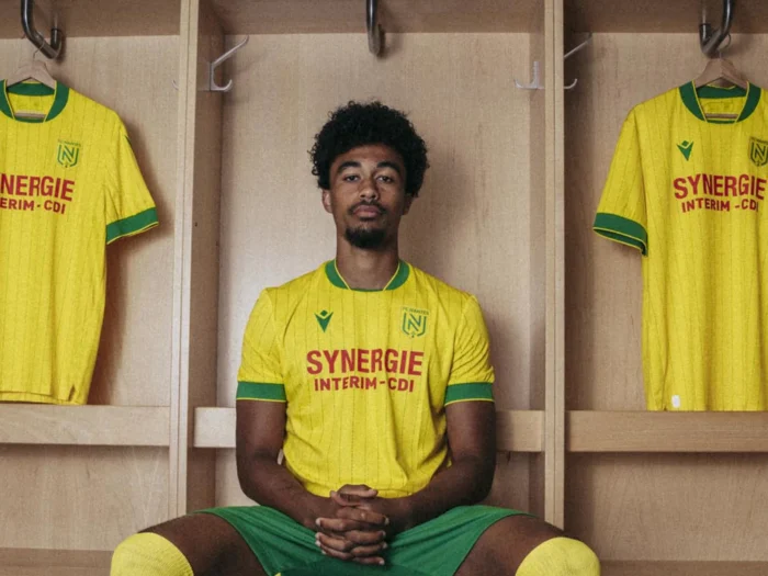 FC Nantes 2025-2026: las camisetas de Macron, con rayas verdes dinámicas y el plano de la ciudad