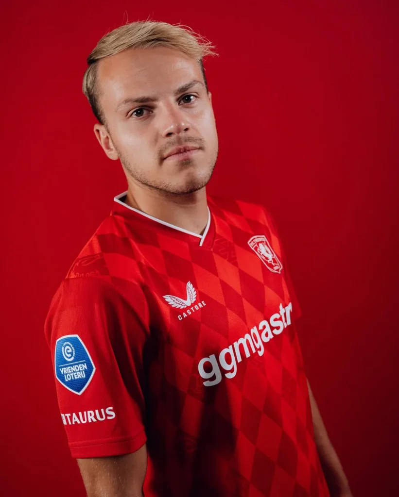 FC Twente mira al pasado: camisetas 2025-2026 inspiradas en 2010-2011 y en el estadio Diekman