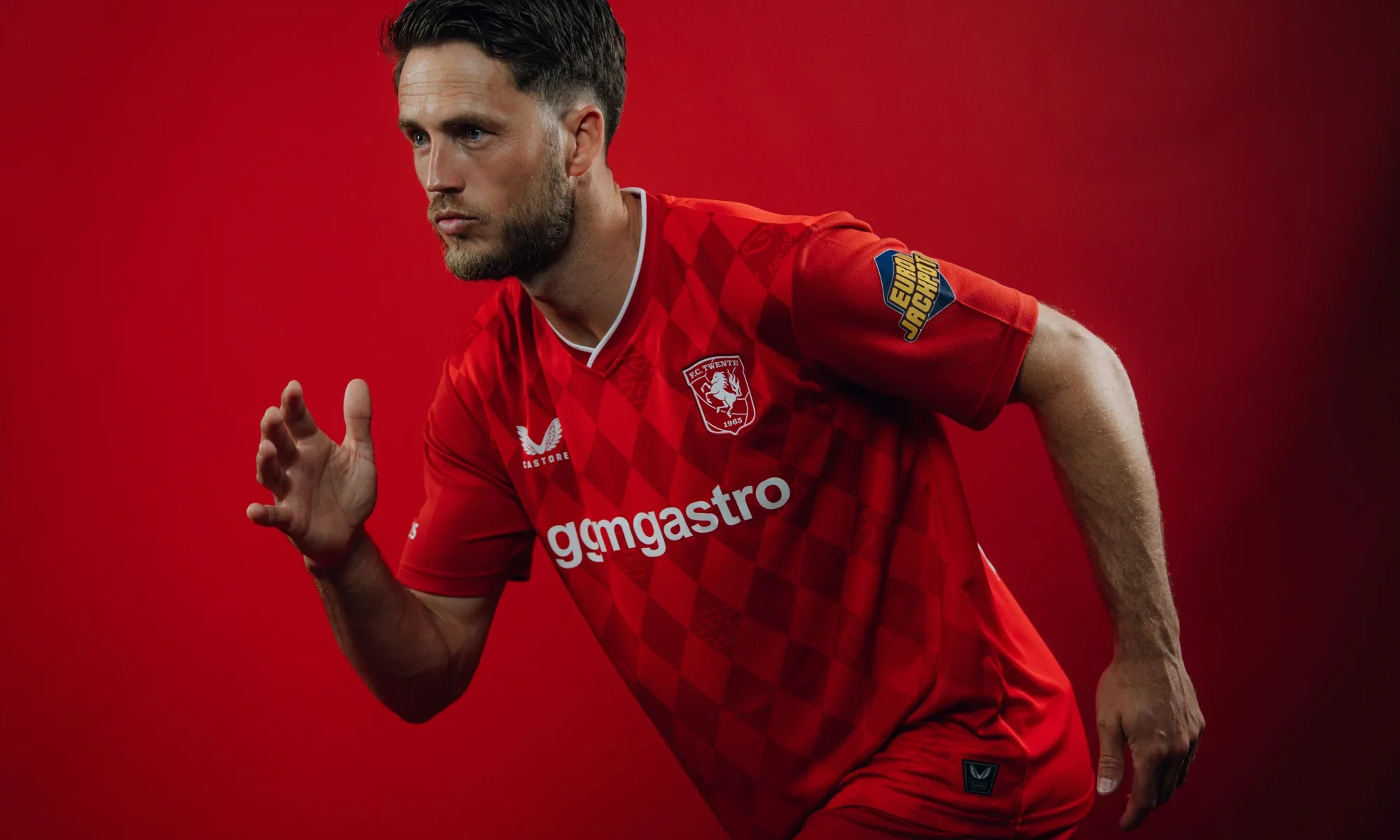 FC Twente mira al pasado: camisetas 2025-2026 inspiradas en 2010-2011 y en el estadio Diekman