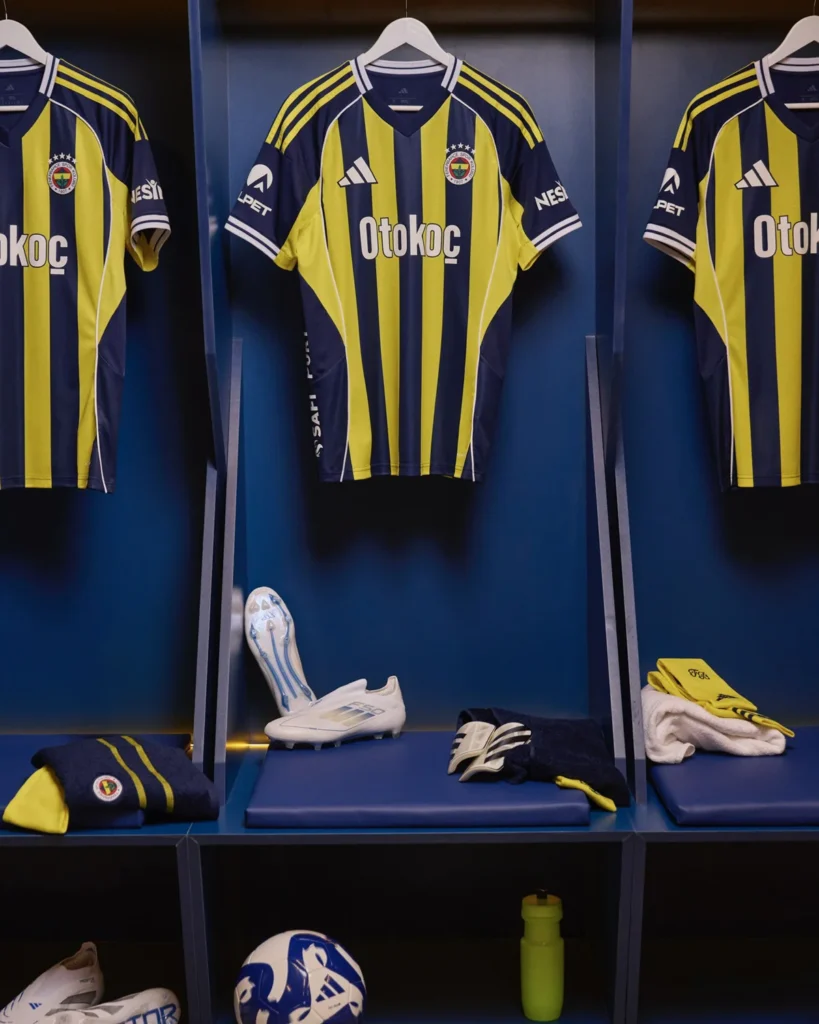 Fenerbahçe vuelve a vestir adidas: así son sus camisetas 2025-2026
