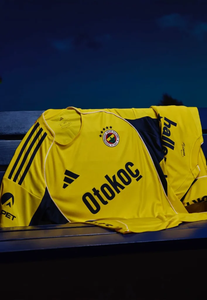 Fenerbahçe vuelve a vestir adidas: así son sus camisetas 2025-2026