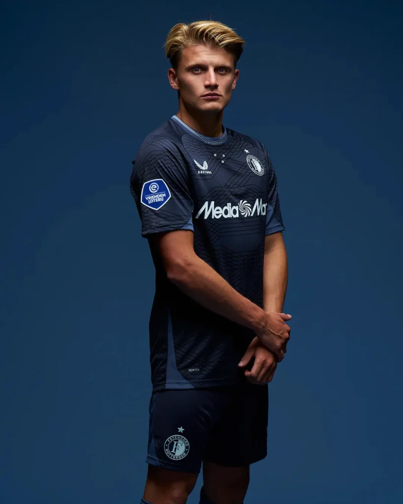 La camiseta visitante del Feyenoord 2025-2026 estrena un estampado gráfico