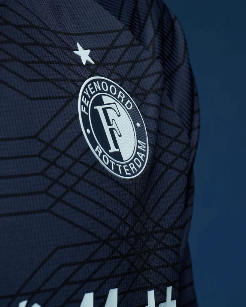 La camiseta visitante del Feyenoord 2025-2026 estrena un estampado gráfico