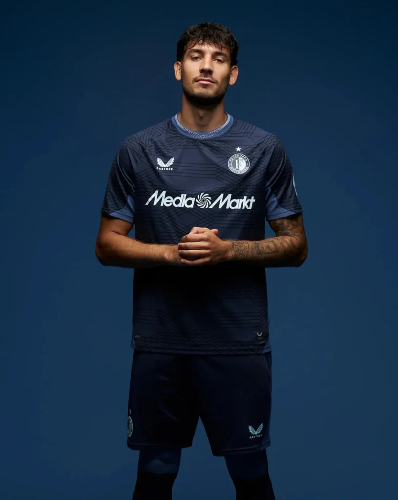 La camiseta visitante del Feyenoord 2025-2026 estrena un estampado gráfico