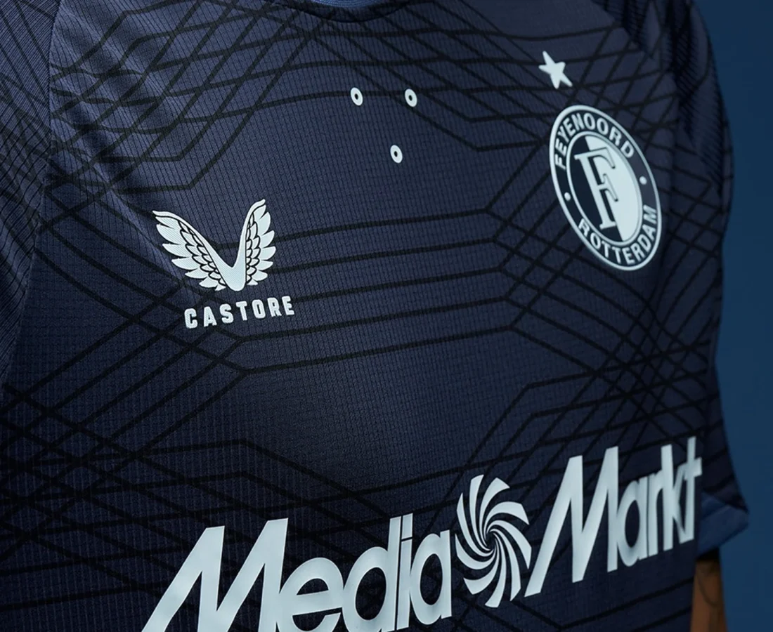 La camiseta visitante del Feyenoord 2025-2026 estrena un estampado gráfico