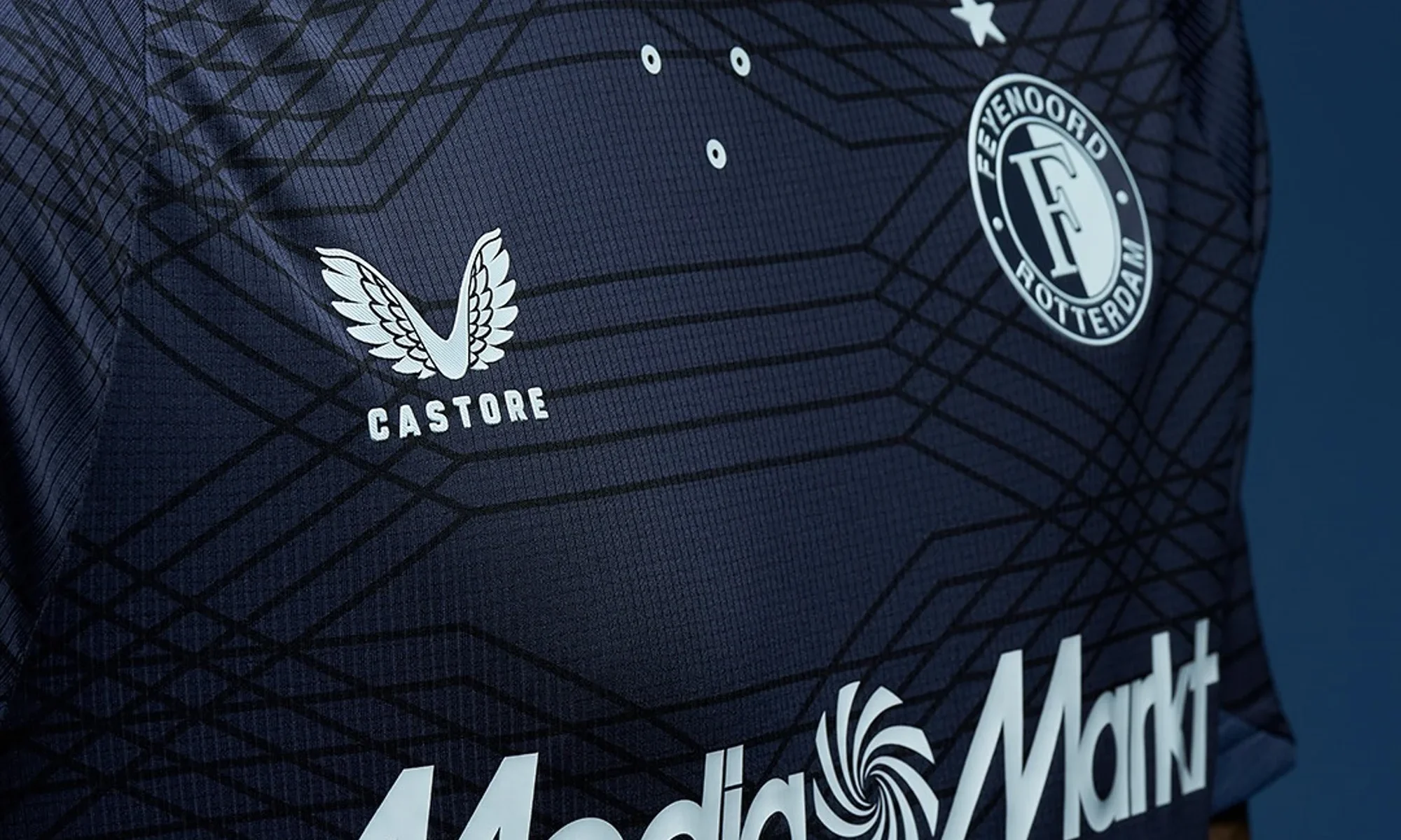La camiseta visitante del Feyenoord 2025-2026 estrena un estampado gráfico