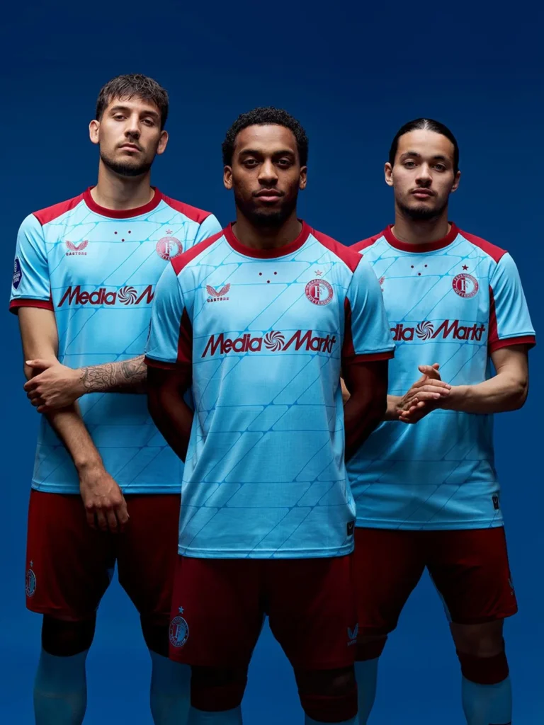 Feyenoord rinde homenaje a su primera camiseta con la tercera equipación 2025-2026