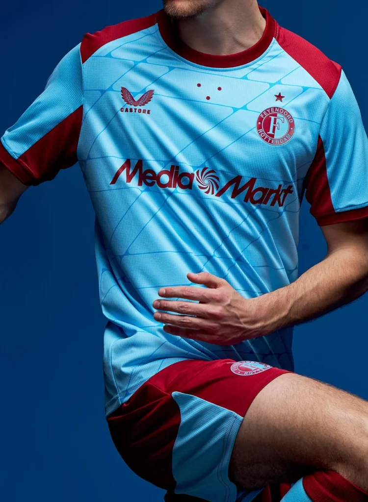 Feyenoord rinde homenaje a su primera camiseta con la tercera equipación 2025-2026