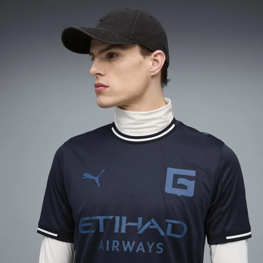 El Girona FC recupera las rayas verticales en sus camisetas 2025-2026