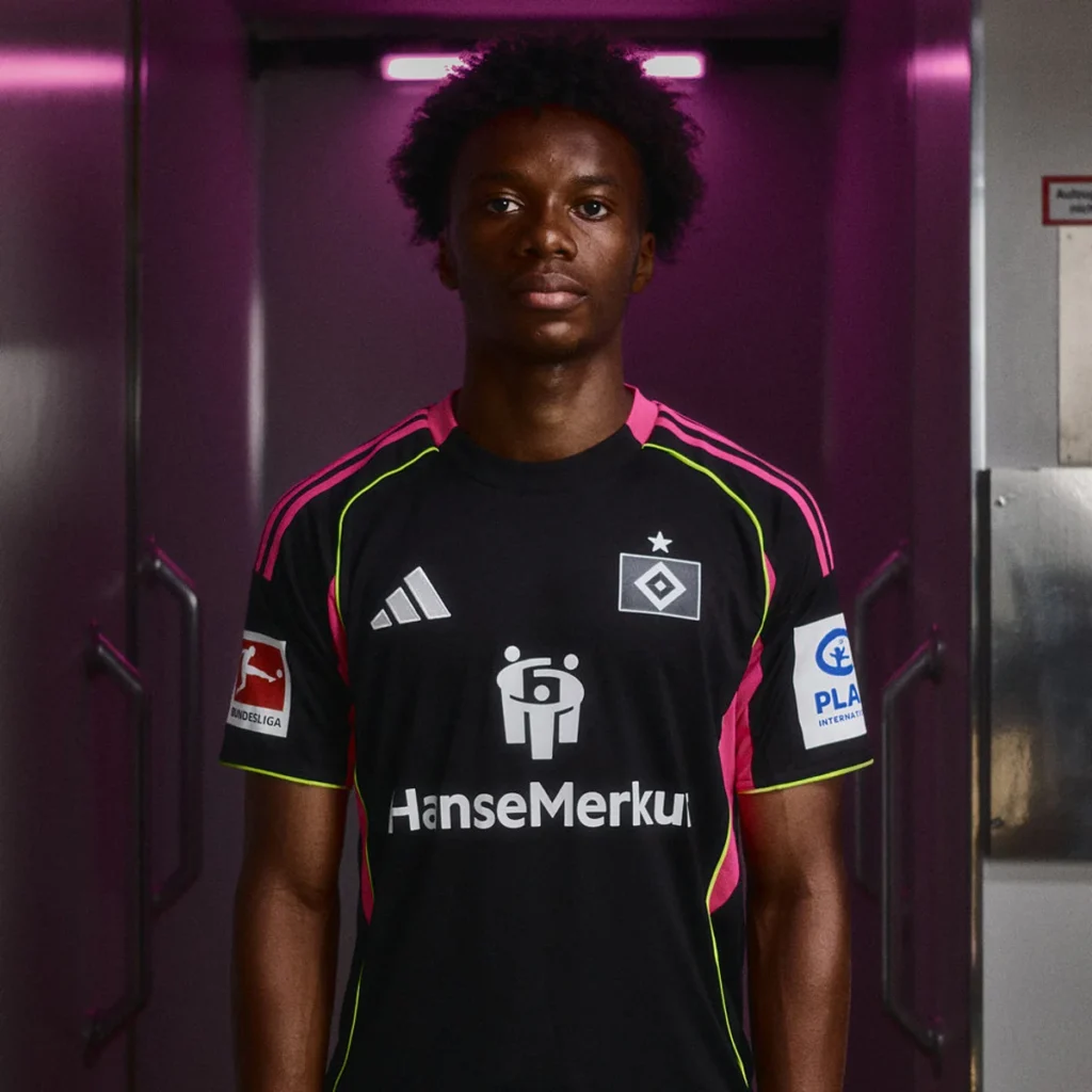 Hamburger SV presenta sus camisetas 2025-2026 inspiradas en el pasado