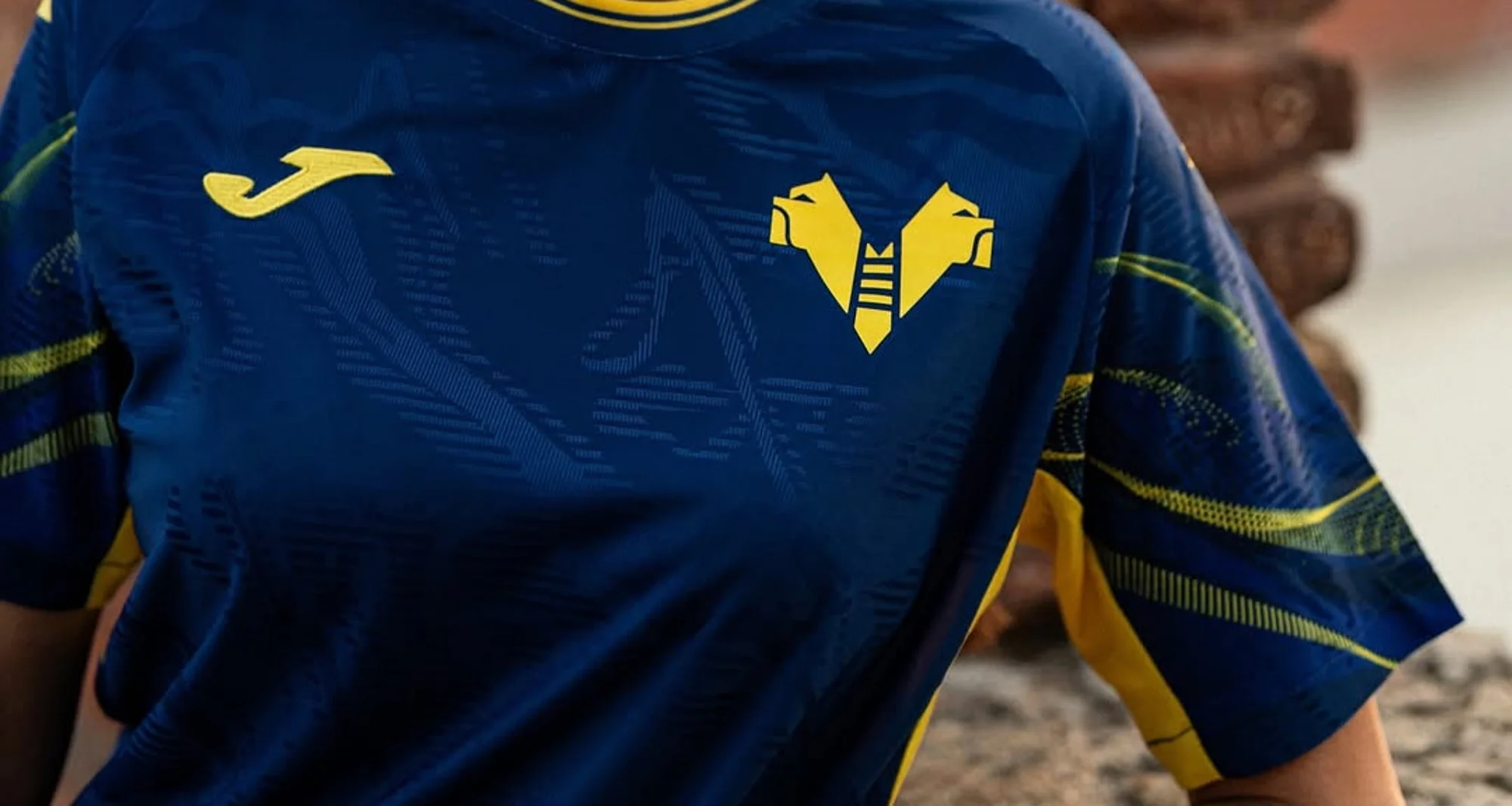 Así son las camisetas del Hellas Verona 2025-2026, obra de Joma