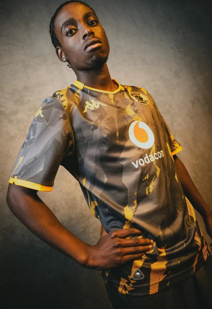 Kaizer Chiefs presenta sus camisetas 2025-2026: un homenaje a Sudáfrica