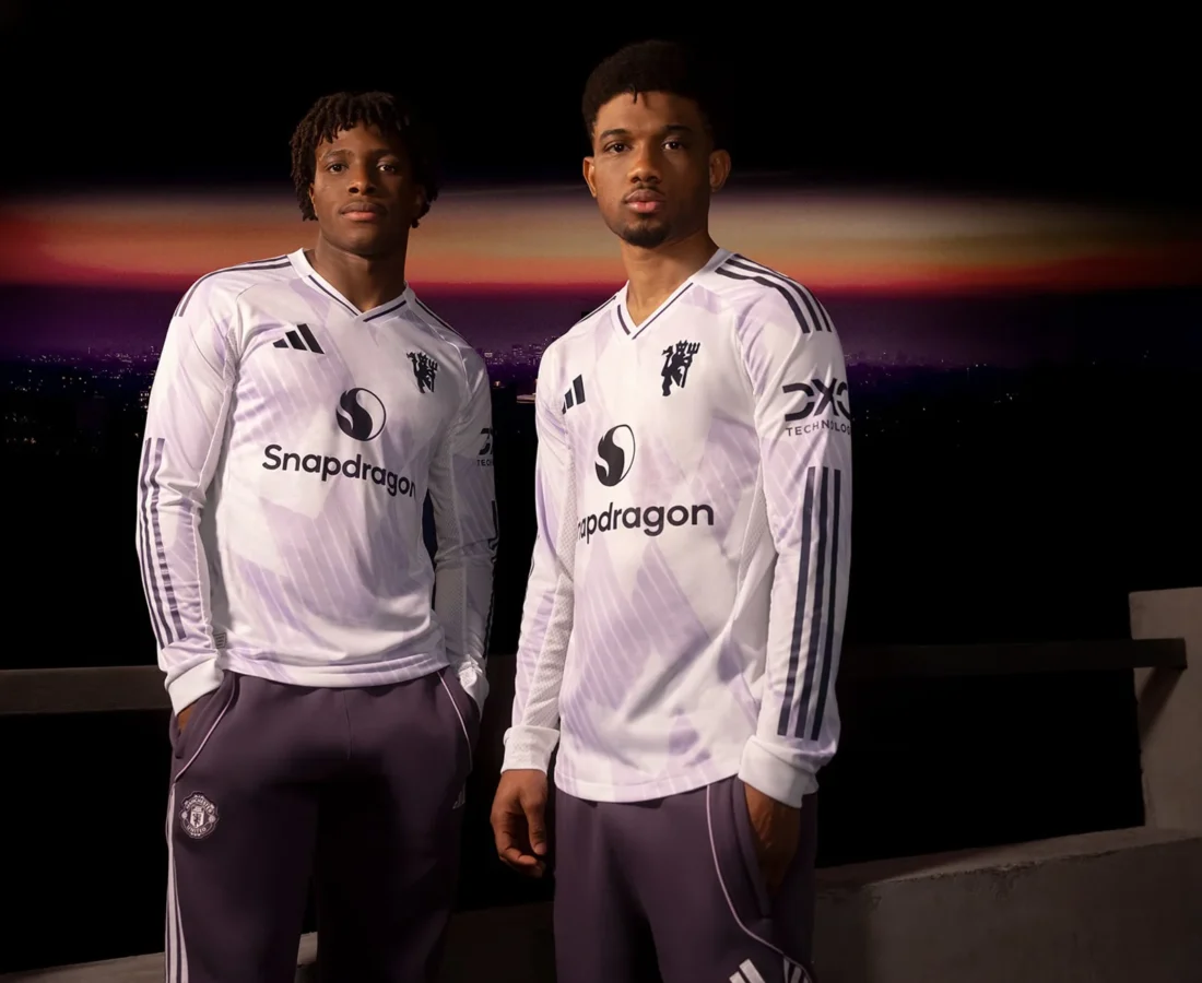 Segunda camiseta del Manchester United 2025-2026: ¡vuelven los copos de nieve!