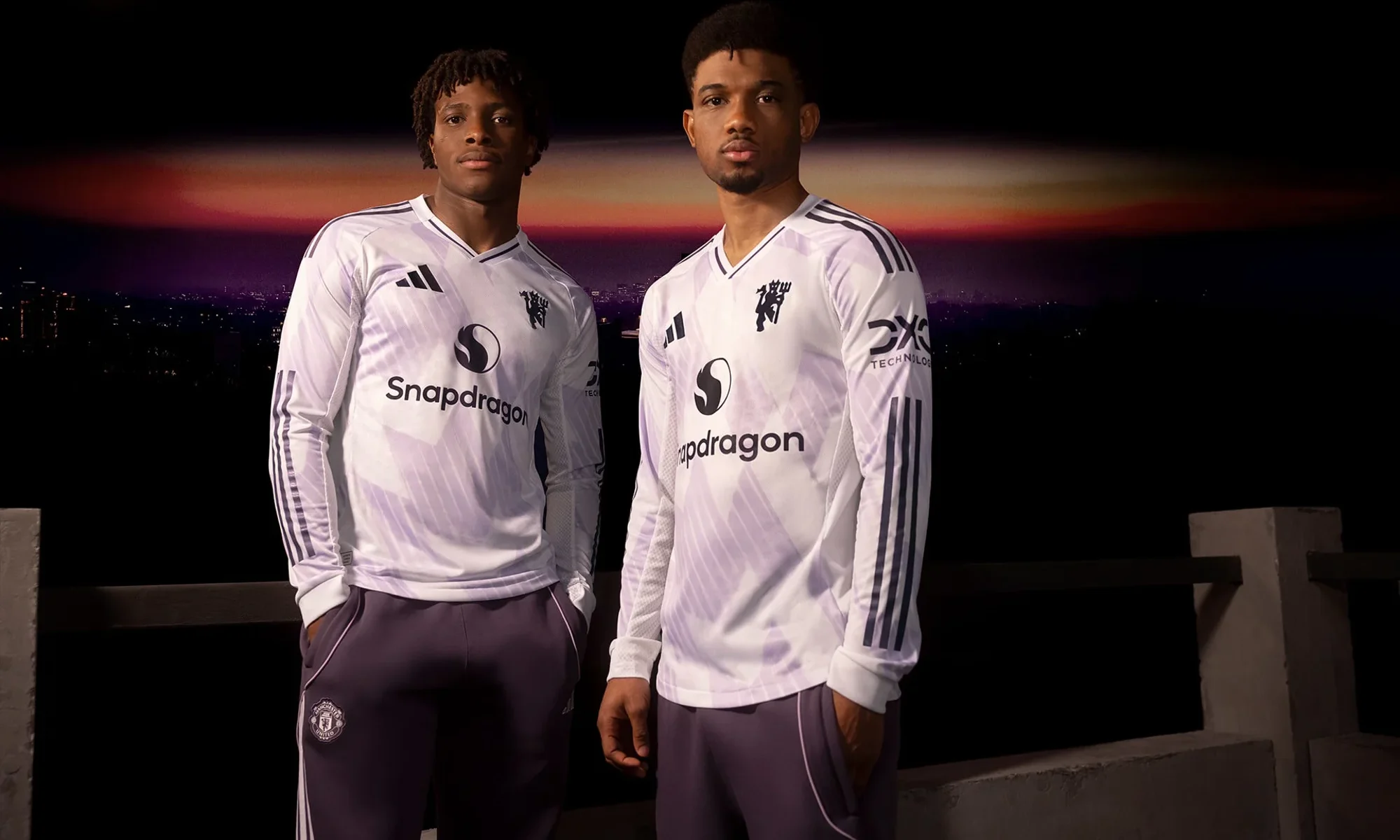 Segunda camiseta del Manchester United 2025-2026: ¡vuelven los copos de nieve!