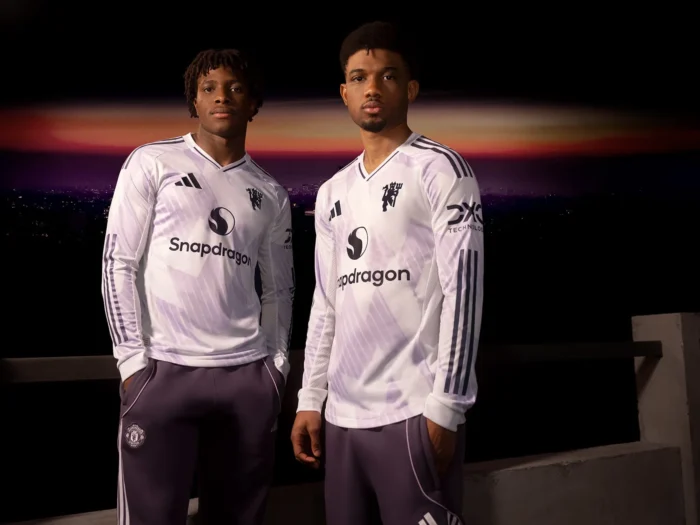 Segunda camiseta del Manchester United 2025-2026: ¡vuelven los copos de nieve!