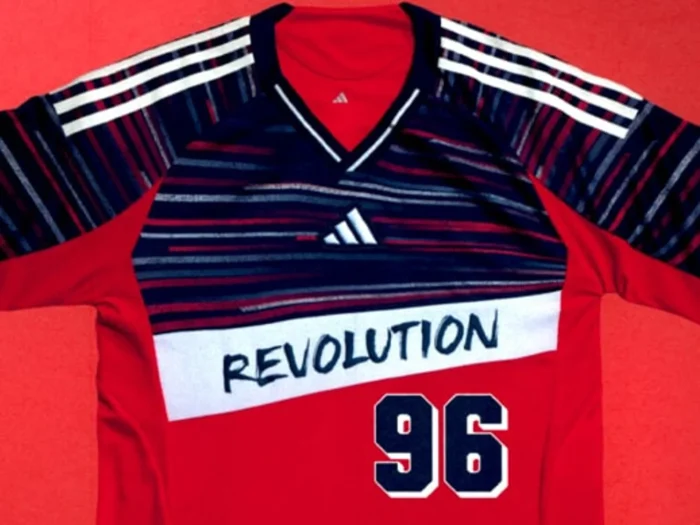 New England Revolution presenta su tercera camiseta 2025-2026, inspirada en la de 1996