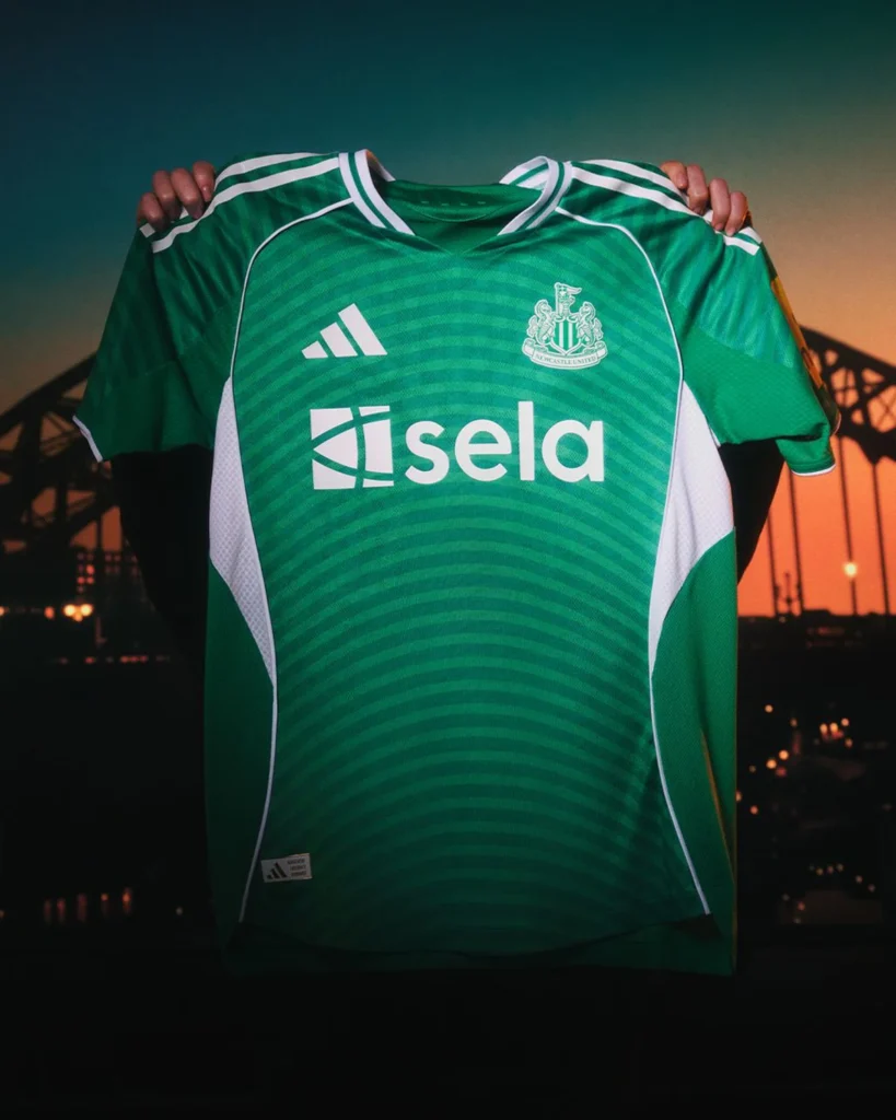 Newcastle United presenta su segunda camiseta 2025-2026, inspirada en el Tyne Bridge