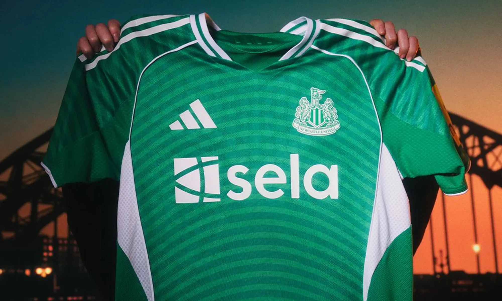 Newcastle United presenta su segunda camiseta 2025-2026, inspirada en el Tyne Bridge
