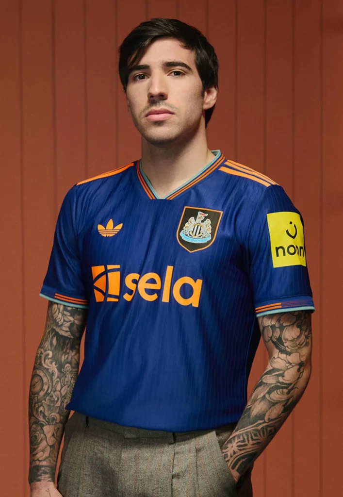 Newcastle United rescata la camiseta de 1997-1998 en su tercera equipación 2025-2026