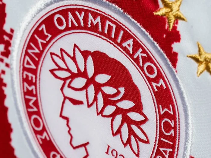 Camisetas del Olympiacos 2025-2026: elegantes diseños en blanco, gris y rojo