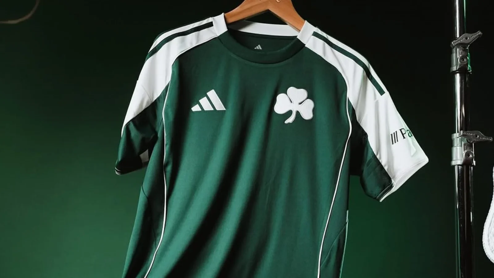 Panathinaikos presenta sus camisetas 2025-2026: verde clásico y una tercera inspirada en el arte urbano