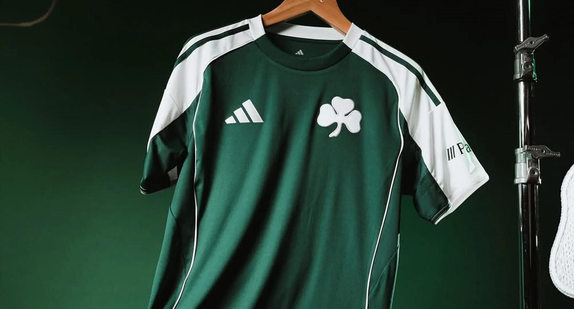 Panathinaikos presenta sus camisetas 2025-2026: verde clásico y una tercera inspirada en el arte urbano