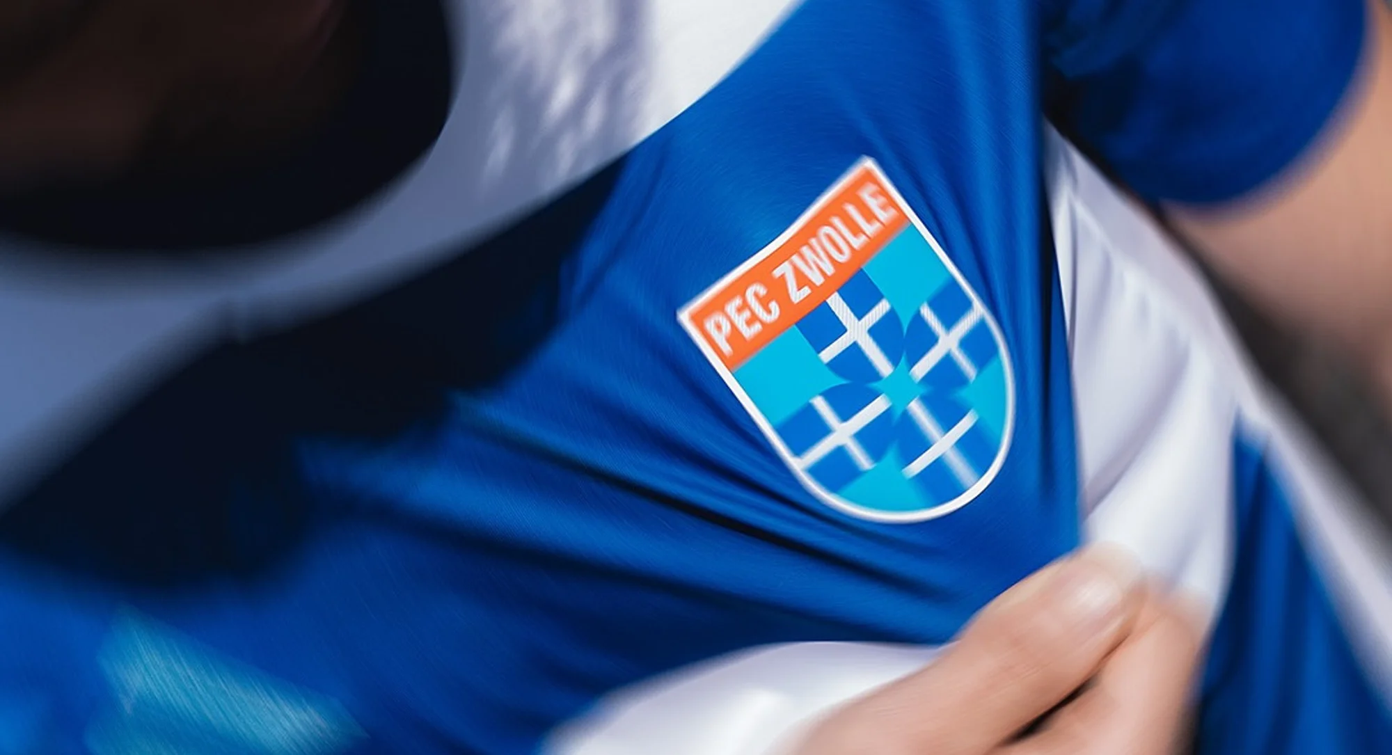 PEC Zwolle presenta su camiseta 2025-2026 con todos los colores del escudo