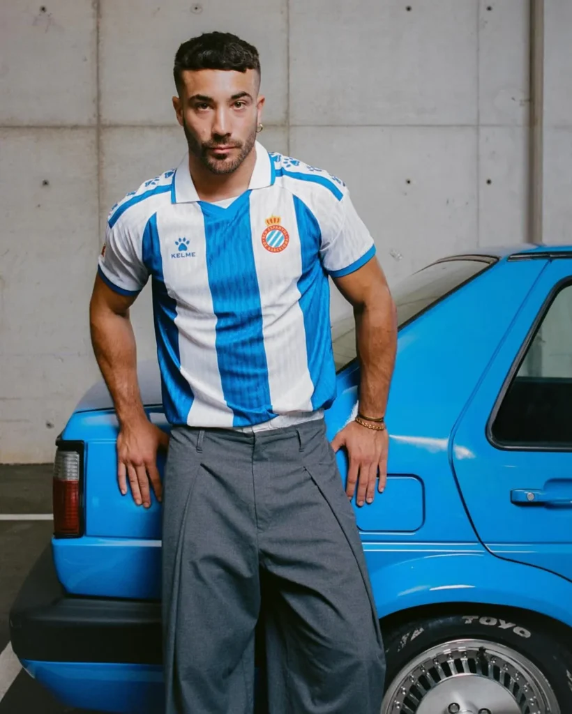 Las camisetas del RCD Espanyol 2025-2026 se inspiran en los años ochenta