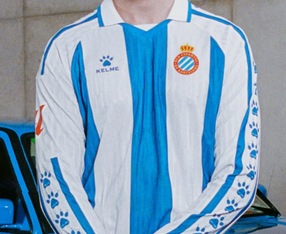 Espanyol presenta sus camisetas 2025-2026 inspiradas en los años ochenta