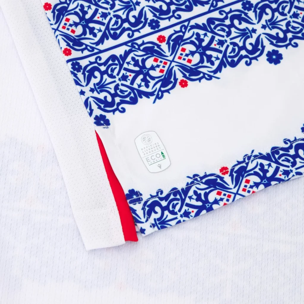 Reading FC 2025-2026: camisetas de Macron con latas de galletas y el Ayuntamiento como inspiración