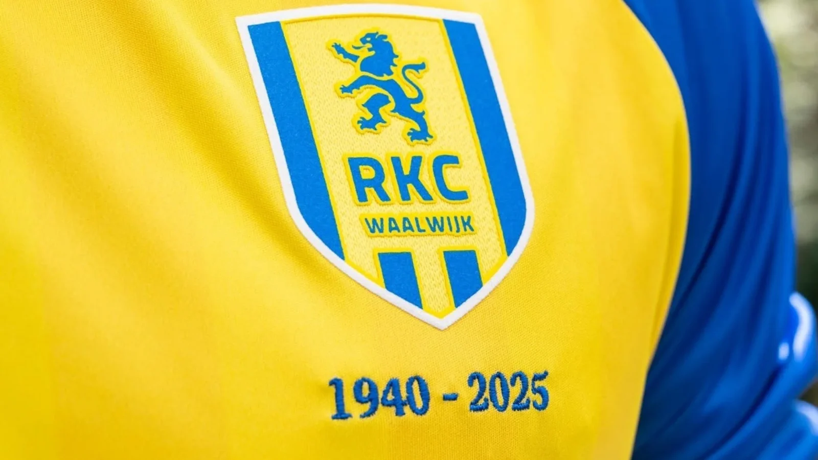 RKC Waalwijk celebra sus 85 años con una camiseta 2025-2026 de aire retro