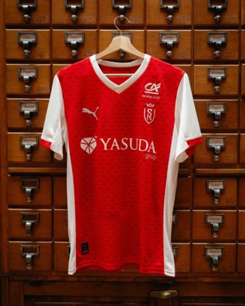 Stade de Reims presenta sus camisetas 2025-2026 con coronas como homenaje a la ciudad de los reyes